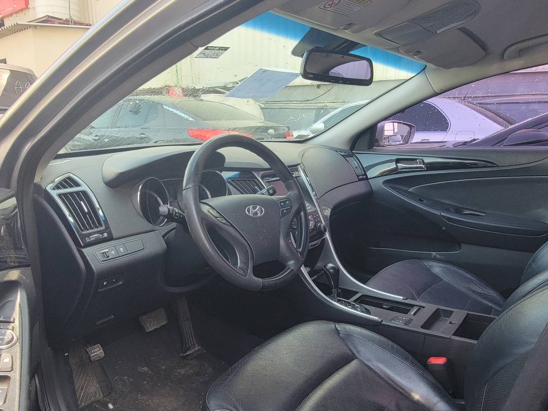 2010 HYUNDAI SONATA — 106413 KM — Lot 061831 — Main - Marhaba Auctions Used Cars - Image 6