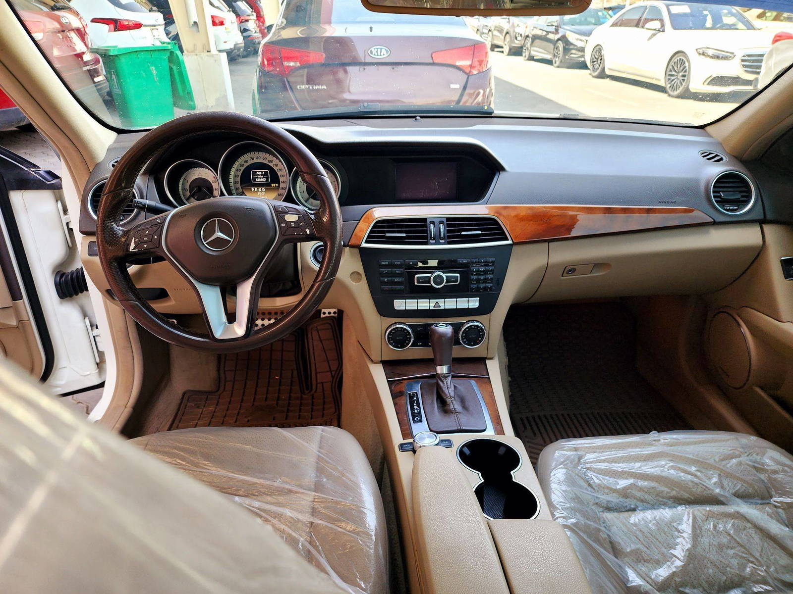 2012 MERCEDES BENZ C-250 — 136802 KM — Lot 1CR223180 — Souq - Marhaba Auctions Used Cars - Image 7