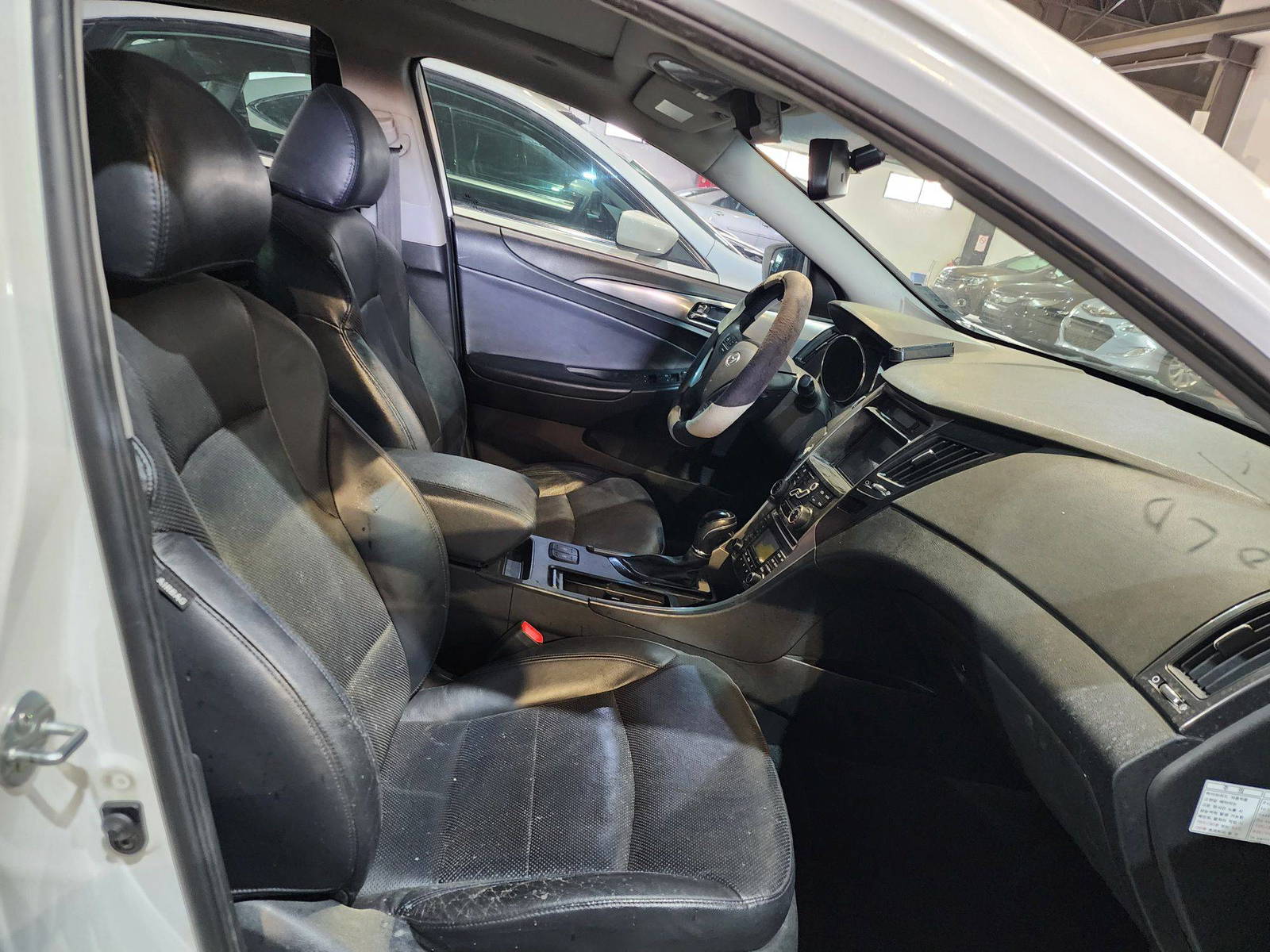 2012 HYUNDAI SONATA — 191807 KM — Lot 13108 — Al Quoz - Marhaba Auctions Used Cars - Image 9