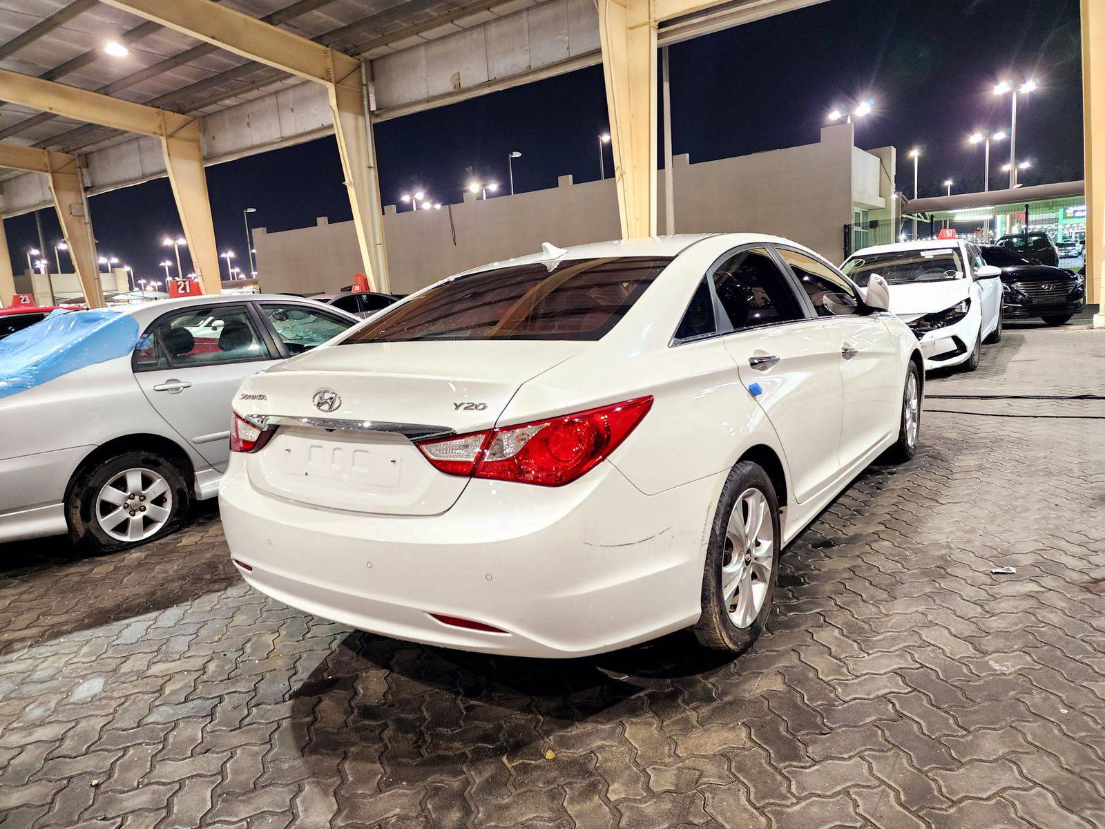 2010 HYUNDAI SONATA — 82468 KM — Lot 068810 — Souq - Marhaba Auctions Used Cars - Image 3