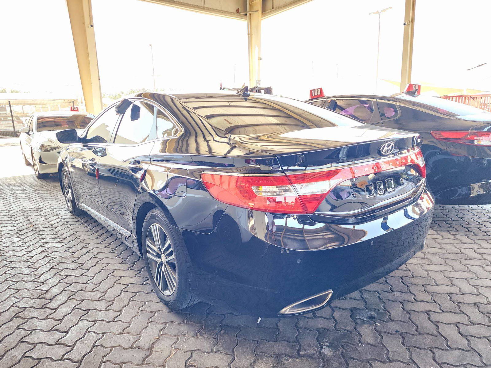 2014 HYUNDAI GRANDEUR — 260649 KM — Lot 387464 — Souq - Marhaba Auctions Used Cars - Image 4