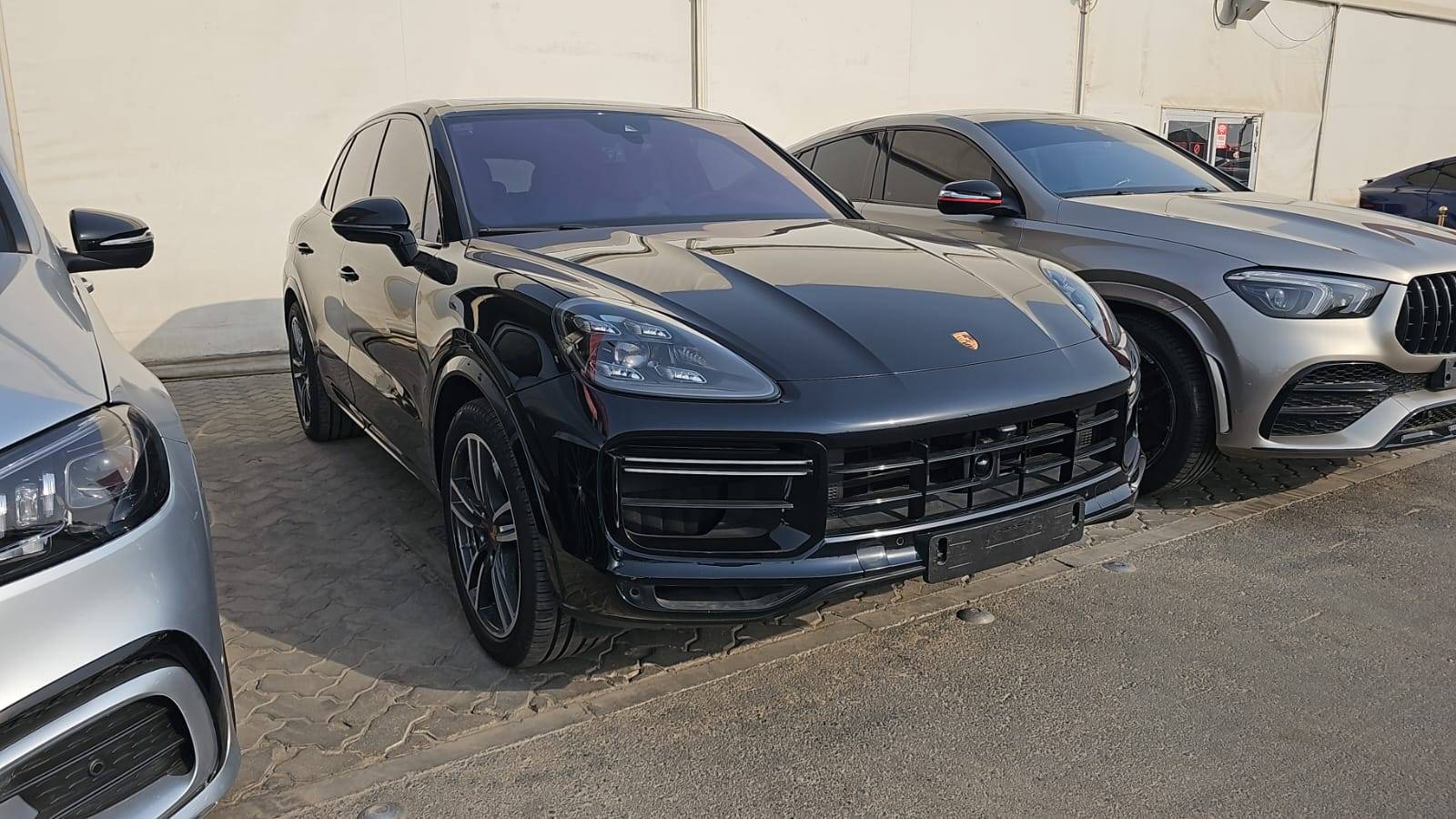 2023 PORSCHE Cayenne — 28801 KM — Lot PDA33102 — Souq - Marhaba Auctions Used Cars - Image 4
