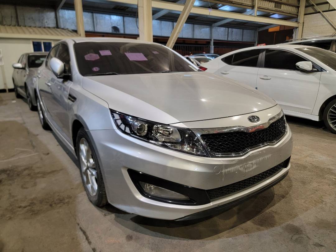 2011 KIA K5 — 286882 KM — Lot 74579 — Main - Marhaba Auctions Used Cars - Image 5