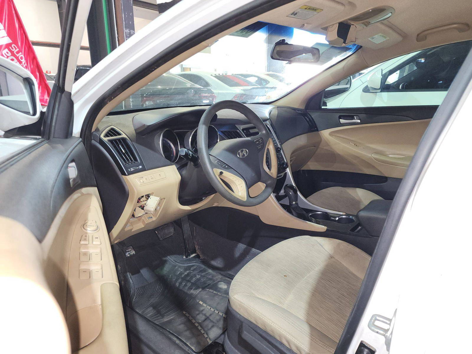 2011 HYUNDAI SONATA — 153010 Miles — Lot 89336485 — Al Quoz - Marhaba Auctions Used Cars - Image 9