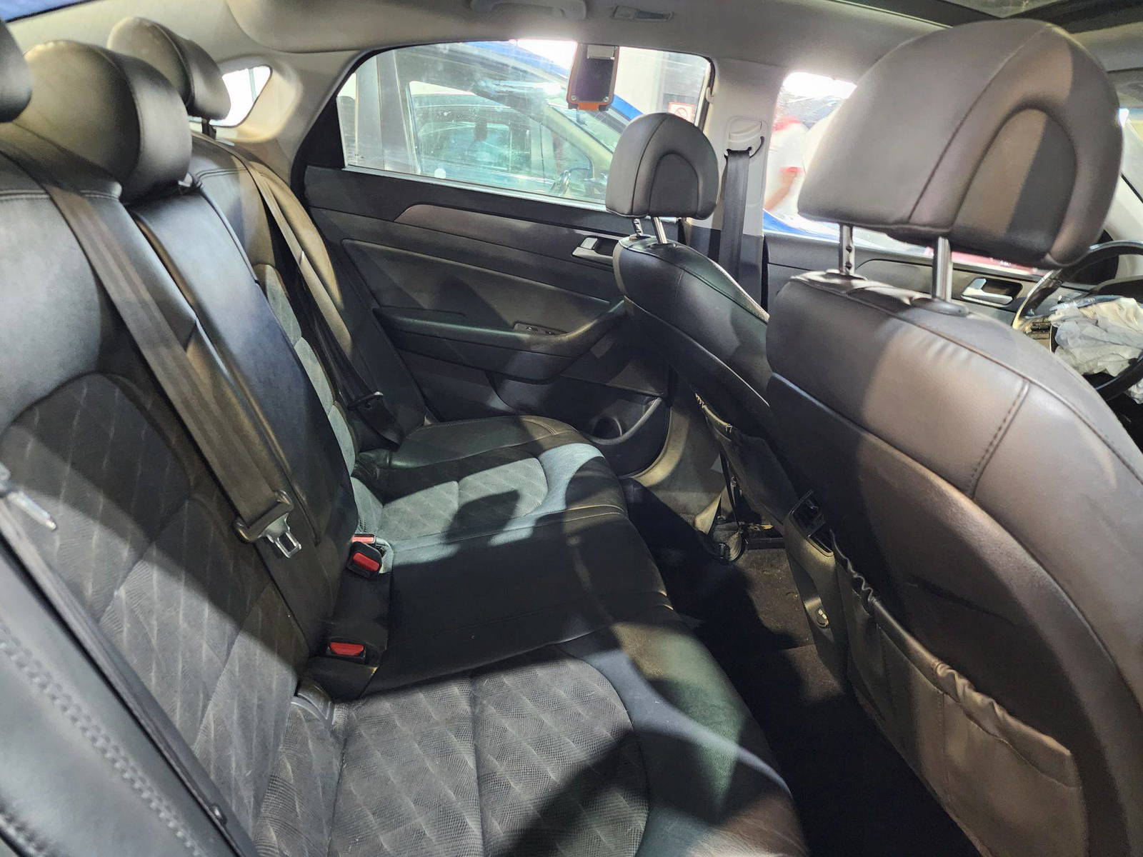 2015 HYUNDAI SONATA — 179781 KM — Lot 94829 — Al Quoz - Marhaba Auctions Used Cars - Image 6