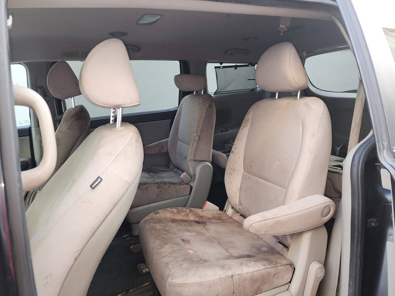 2016 KIA SEDONA — 184763 Miles — Lot 42458935 — Al Quoz - Marhaba Auctions Used Cars - Image 7