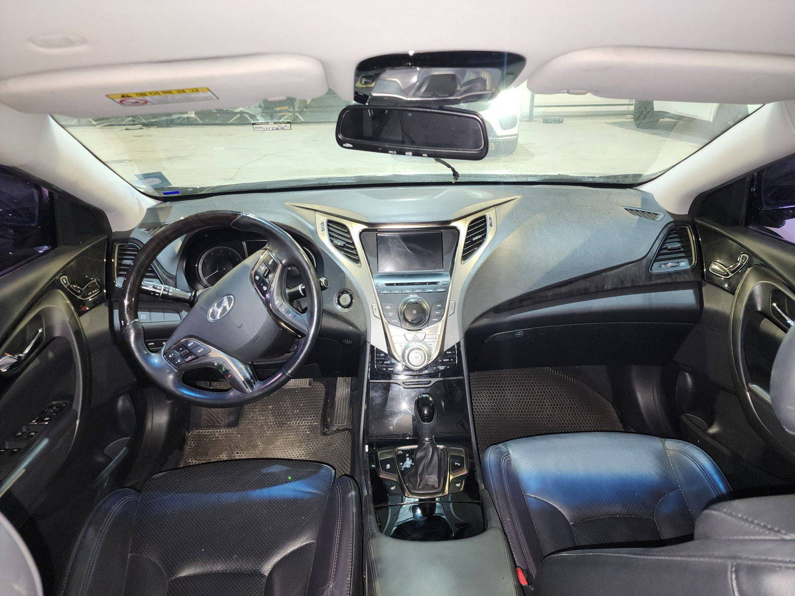 2012 HYUNDAI GRANDEUR — 111588 KM — Lot 183511 — Al Quoz - Marhaba Auctions Used Cars - Image 9