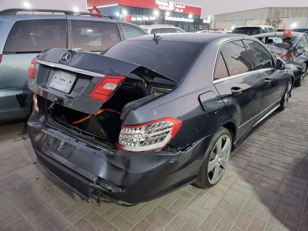 2011 MERCEDES BENZ E 350 — 122593 Miles — Lot 125487 — Souq - Marhaba Auctions Used Cars - Image 4