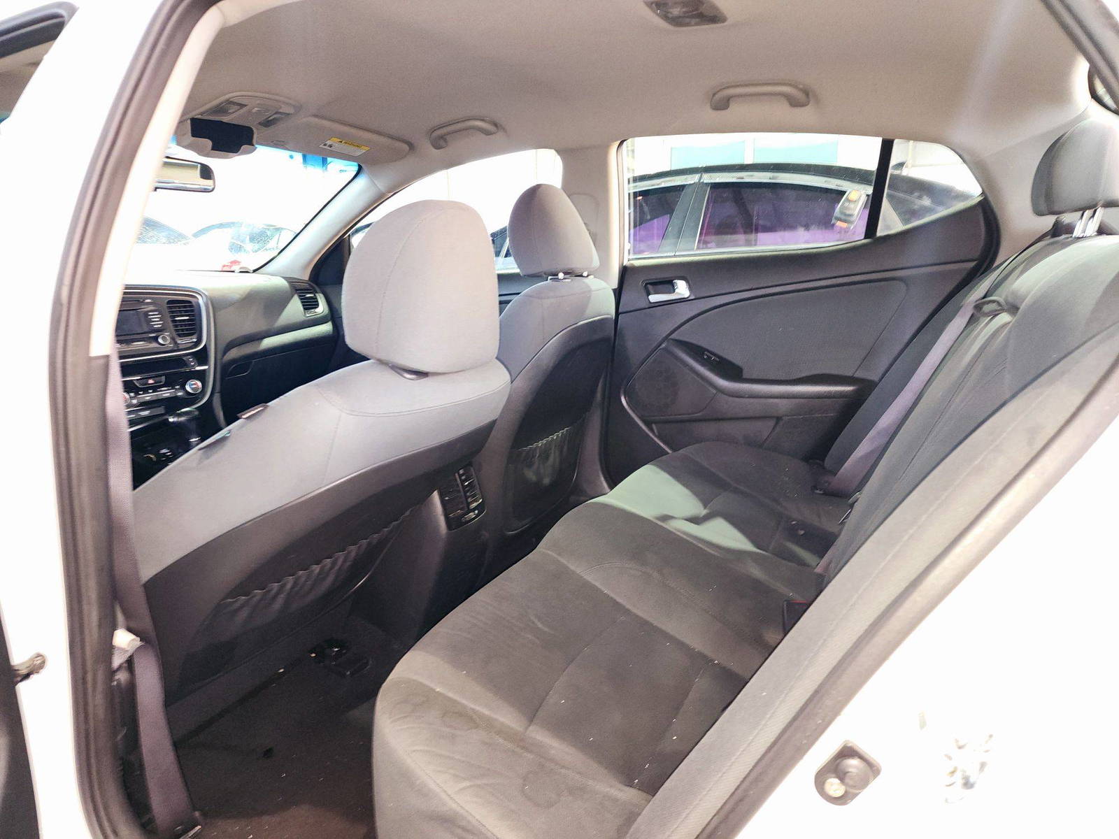 2015 KIA OPTIMA — 184620 Miles — Lot 87679935 — Souq - Marhaba Auctions Used Cars - Image 6