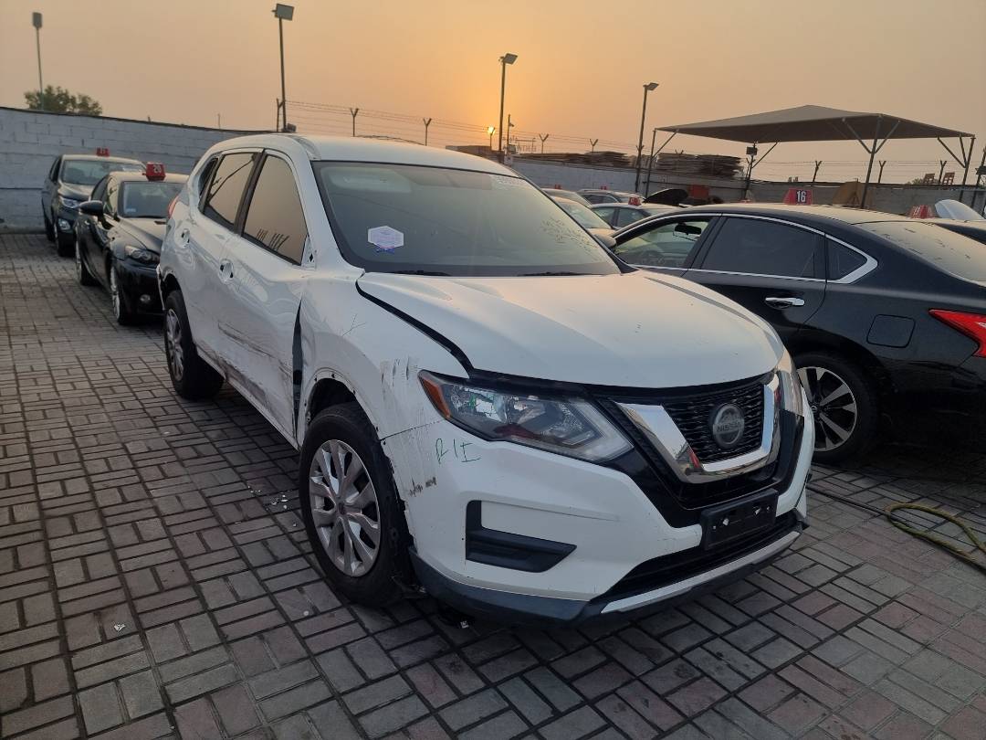 NISSAN ROGUE 2018 view 2