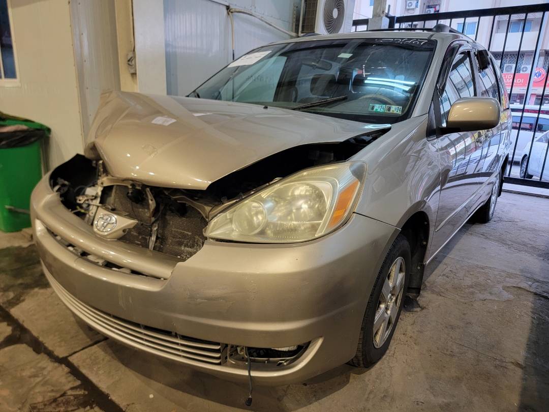 2004 TOYOTA SIENNA — 174021 Miles — Lot 38542606 - Marhaba Auctions Used Cars - Image 9