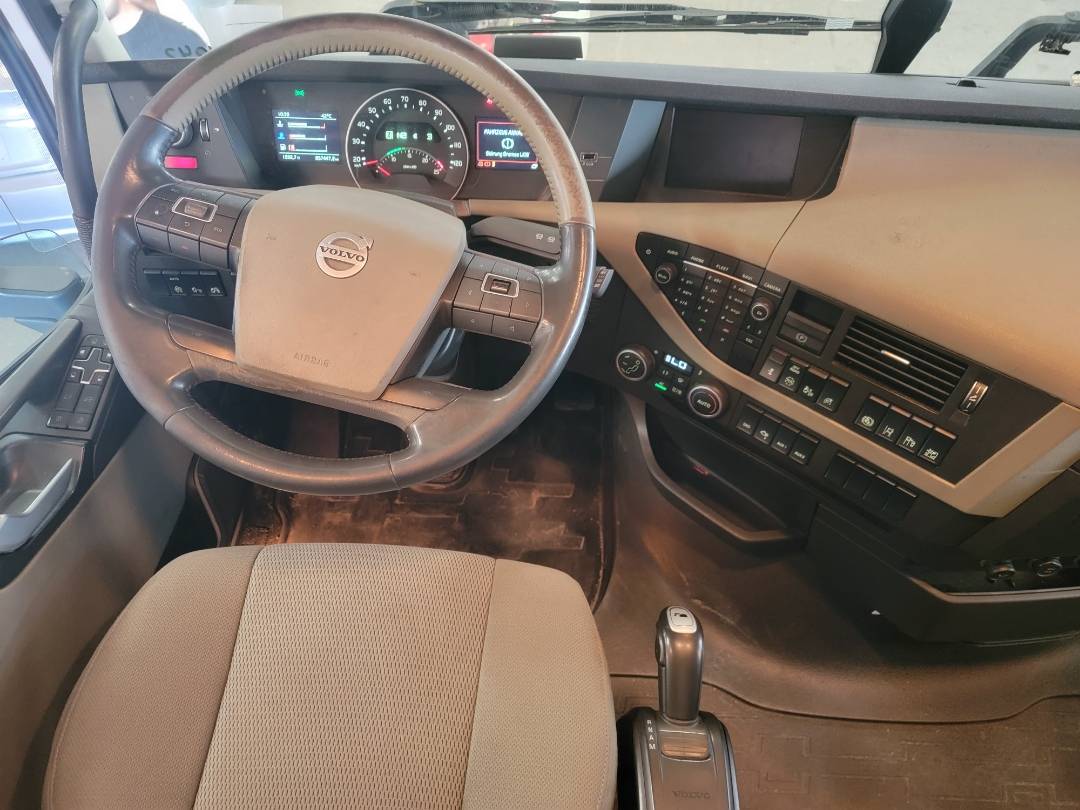 2015 VOLVO FH-Series — 857447 KM — Lot B734042 — Main - Marhaba Auctions Used Cars - Image 11