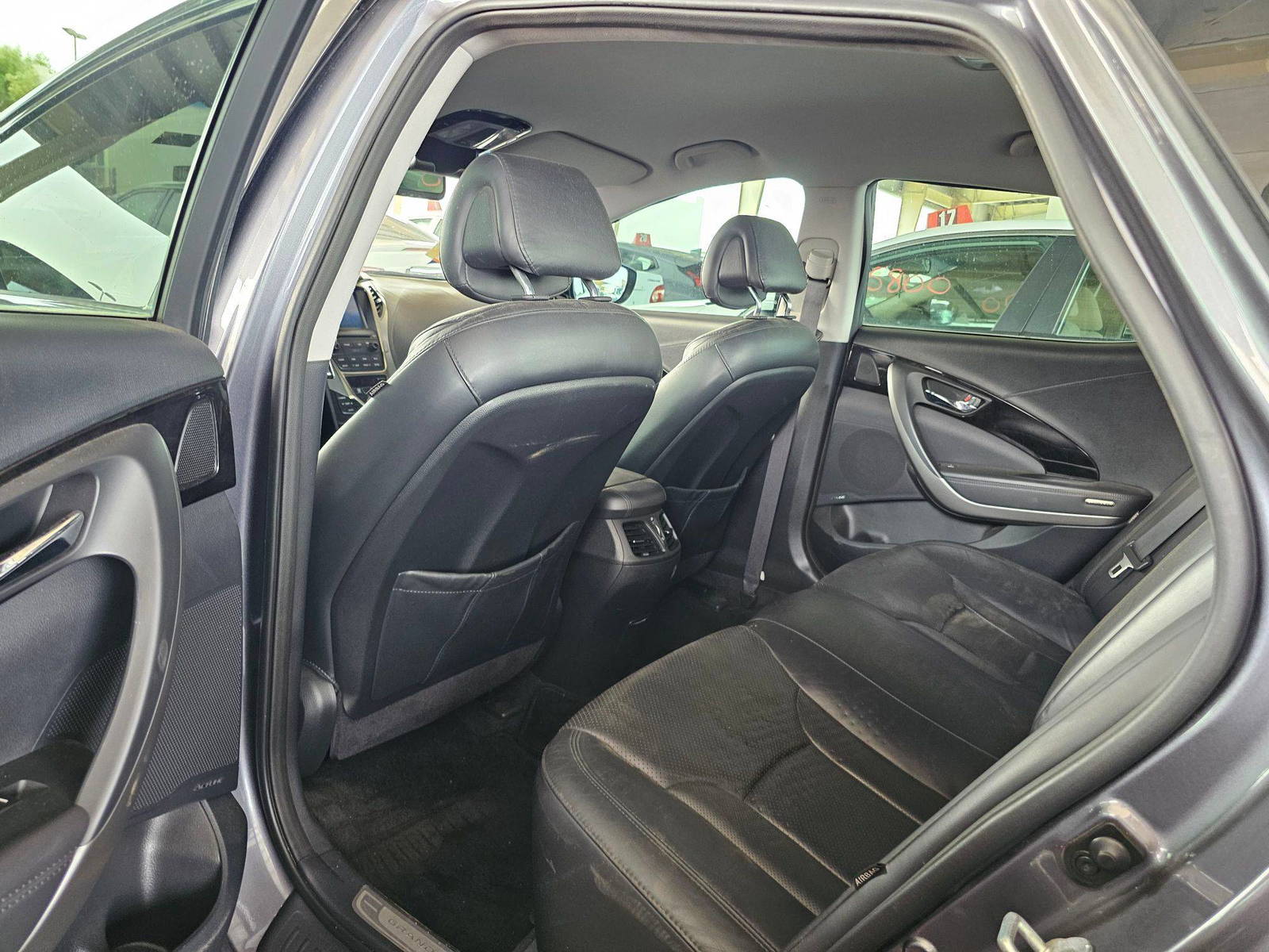 2014 HYUNDAI GRANDEUR — 170702 KM — Lot 303034 — Souq - Marhaba Auctions Used Cars - Image 6
