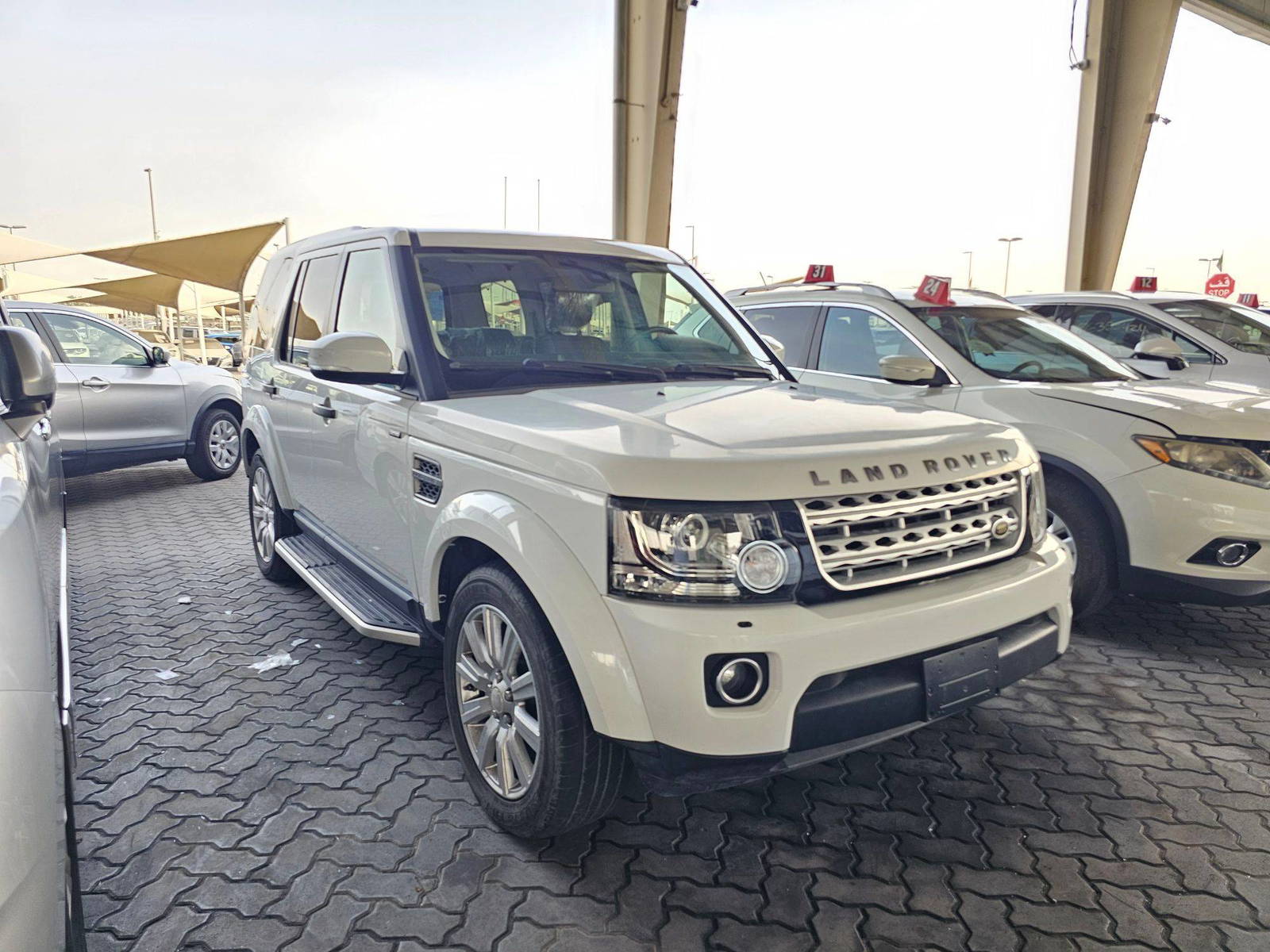 2015 LAND ROVER LR4 HSE — 146094 Miles — Lot 8FA760017 — Souq - Marhaba Auctions Used Cars - Image 4