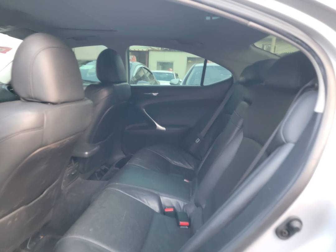 2006 LEXUS IS 250 — 207362 KM — Lot 62017369 — Souq - Marhaba Auctions Used Cars - Image 6