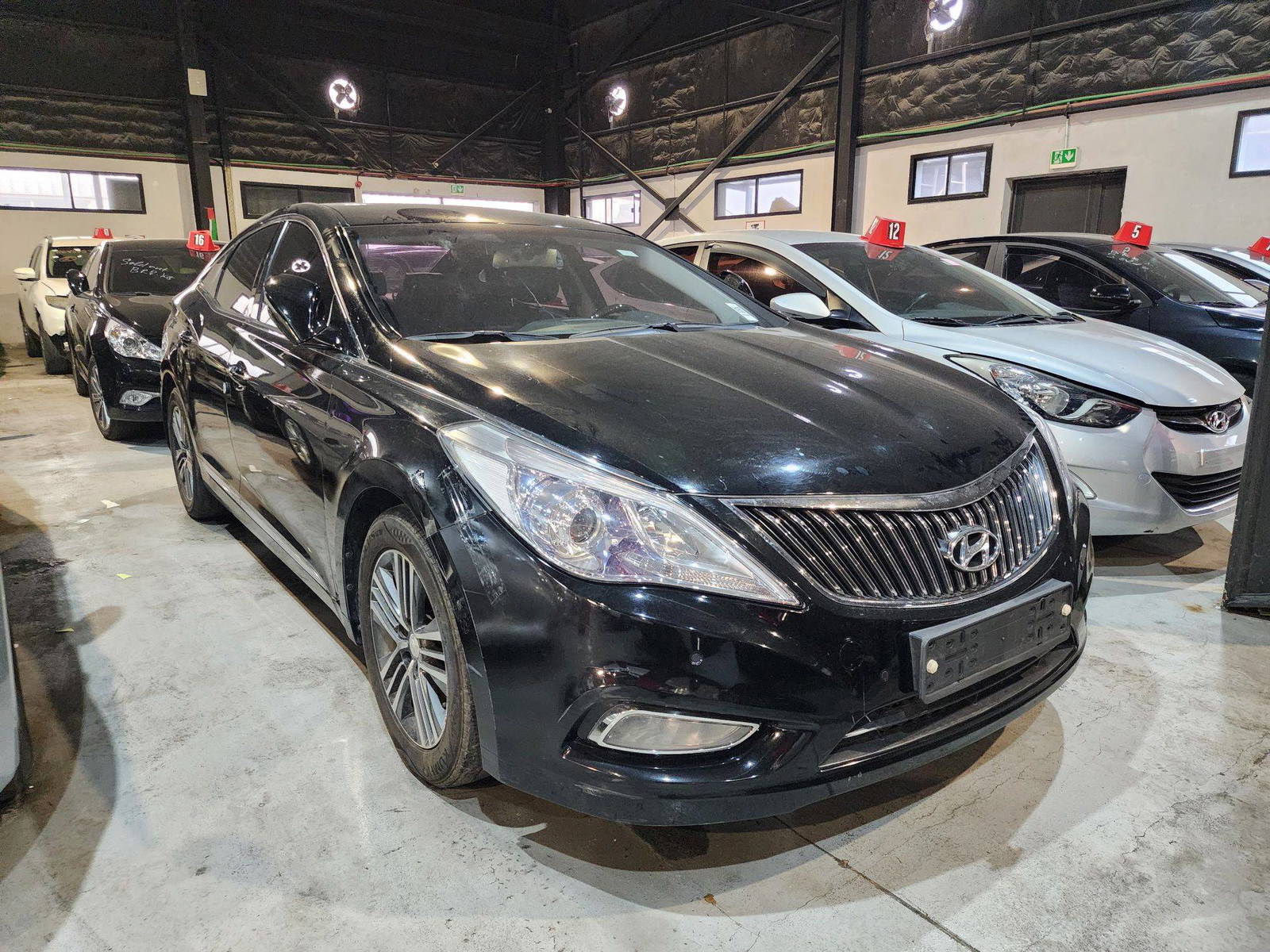 2014 HYUNDAI GRANDEUR — 225830 KM — Lot 328129 — Al Quoz - Marhaba Auctions Used Cars - Image 3