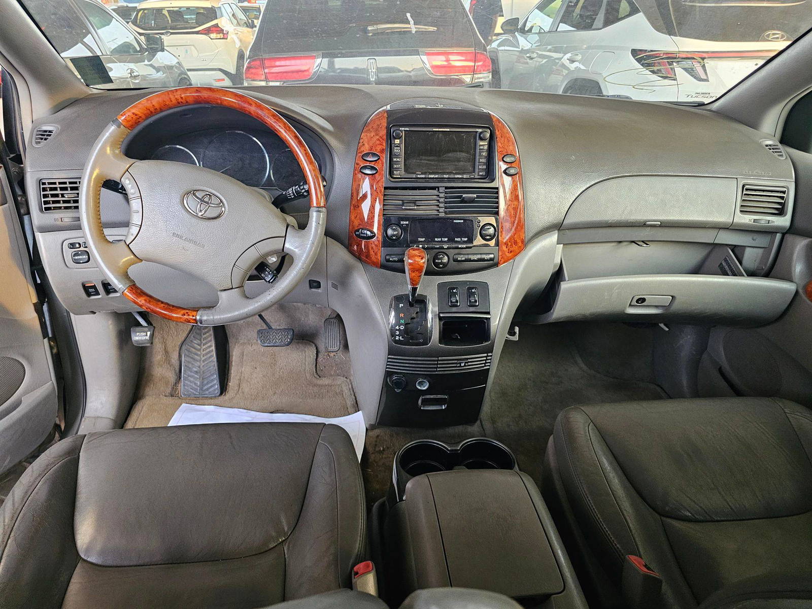 2006 TOYOTA SIENNA — 291186 KM — Lot 40012172 — Souq - Marhaba Auctions Used Cars - Image 6