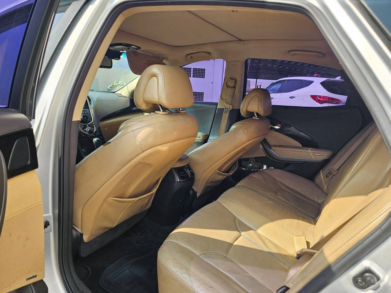 2013 HYUNDAI AZERA — 173515 Miles — Lot G8DA213103 — Souq - Marhaba Auctions Used Cars - Image 6