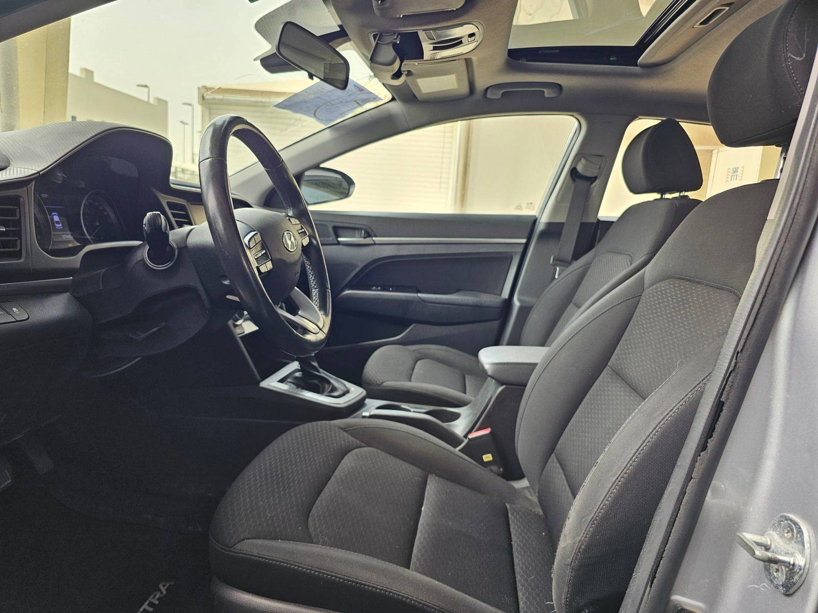 2020 HYUNDAI ELANTRA — 127664 KM — Lot 56347785 — Souq - Marhaba Auctions Used Cars - Image 9