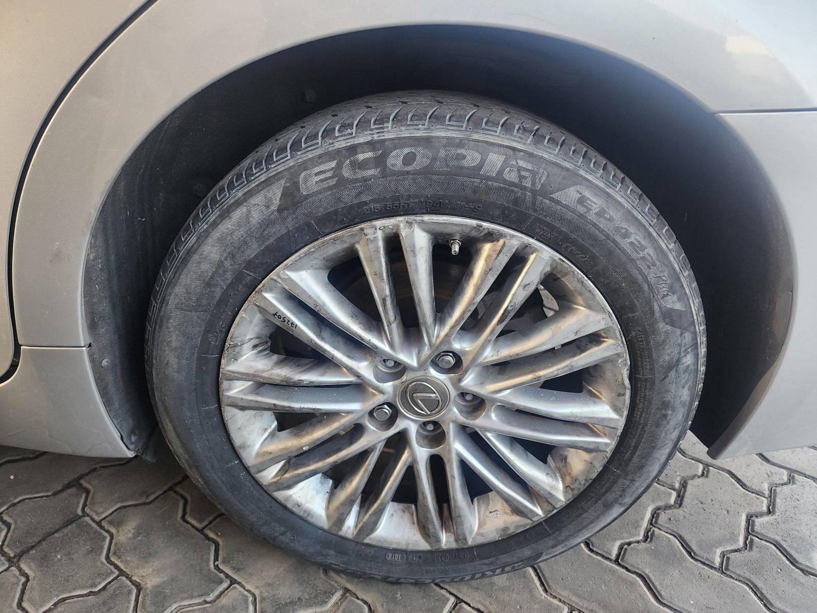 2015 LEXUS ES 350 — 97964 Miles — Lot F2172507 — Souq - Marhaba Auctions Used Cars - Image 10
