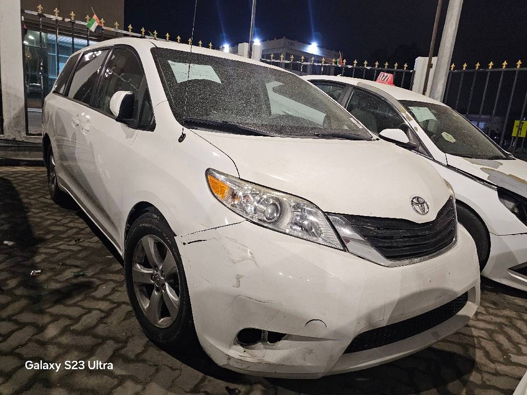 TOYOTA SIENNA