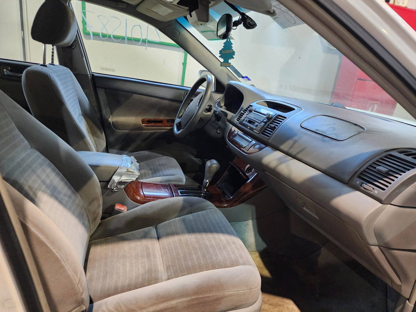 2005 TOYOTA CAMRY — 245129 Miles — Lot 401587 — Al Quoz - Marhaba Auctions Used Cars - Image 9