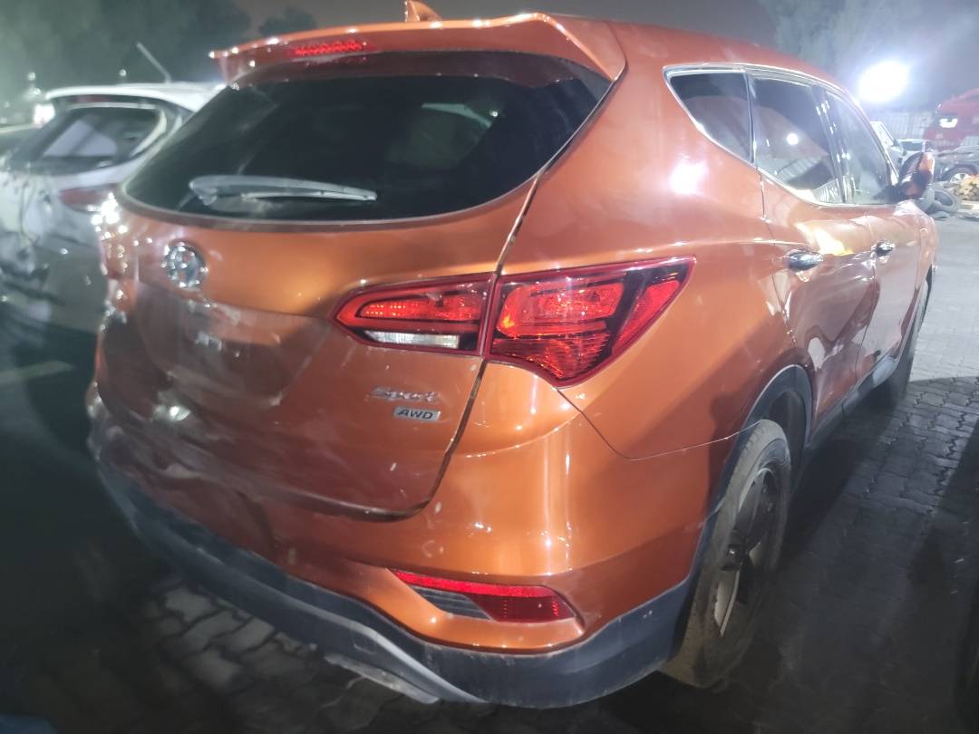 2017 HYUNDAI SANTA FE — 160193 Miles — Lot 82929284 — Main - Marhaba Auctions Used Cars - Image 4
