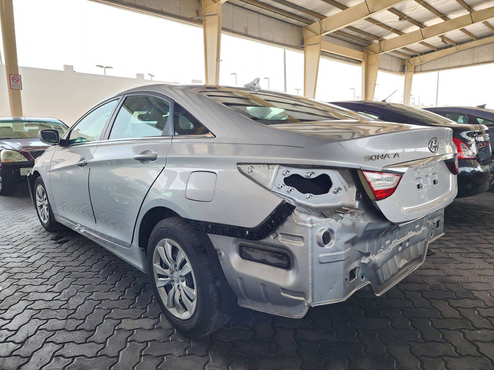 2011 HYUNDAI SONATA — 171904 Miles — Lot 50886704 — Souq - Marhaba Auctions Used Cars - Image 4