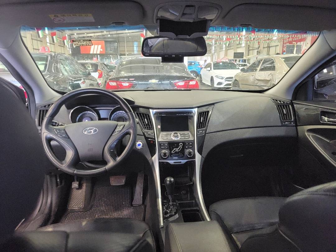 2010 HYUNDAI SONATA — 169033 KM — Lot 051068 — Main - Marhaba Auctions Used Cars - Image 8