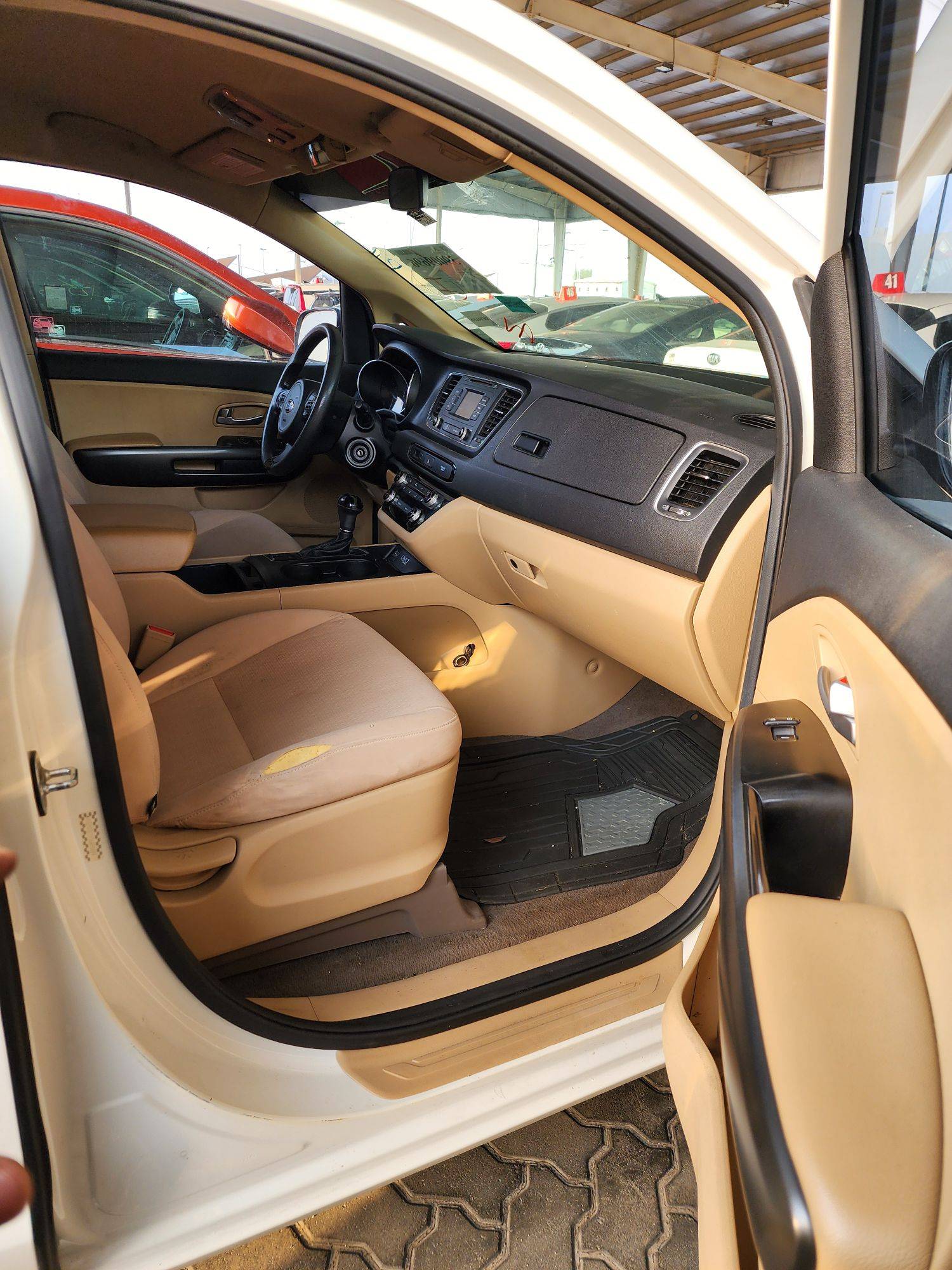 2016 KIA SEDONA — 164991 Miles — Lot 39009696 — Souq - Marhaba Auctions Used Cars - Image 5