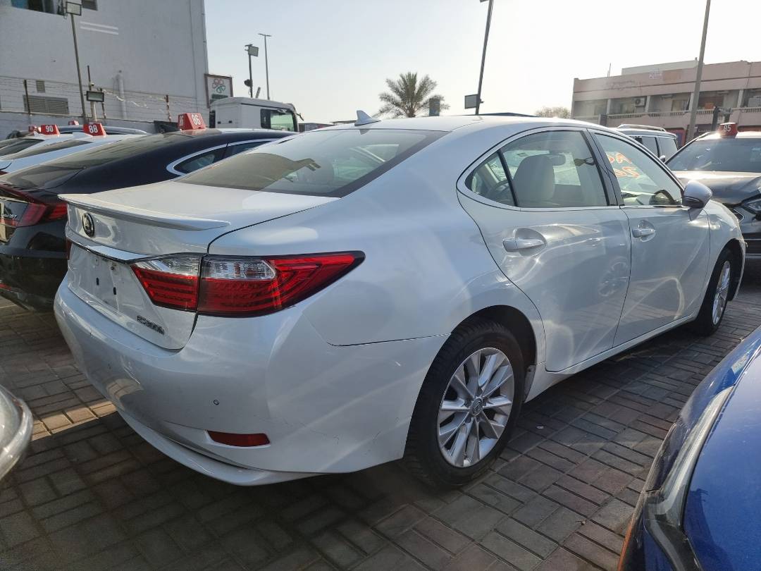 2013 LEXUS ES 300H — 163044 Miles — Lot 215487 — Souq - Marhaba Auctions Used Cars - Image 4