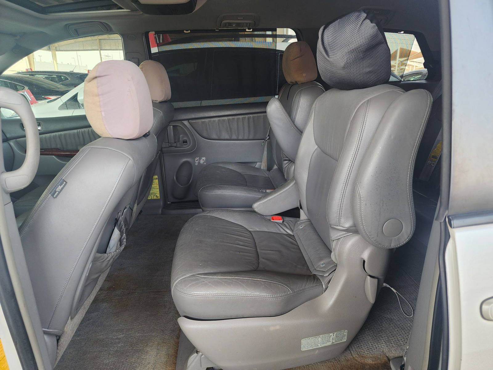 2005 TOYOTA SIENNA — 228787 Miles — Lot 38495990 — Souq - Marhaba Auctions Used Cars - Image 7