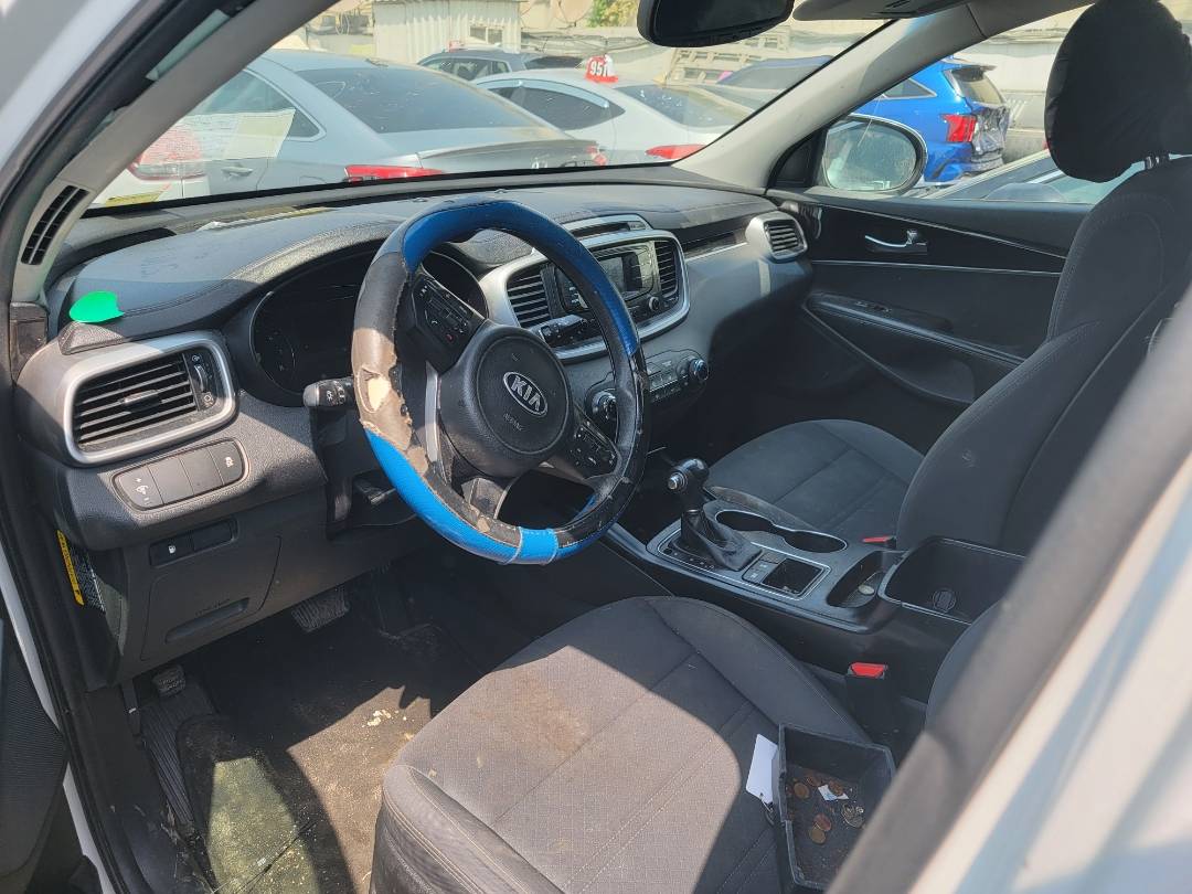 2017 KIA SORENTO — 193960 Miles — Lot 50171126 — Souq - Marhaba Auctions Used Cars - Image 6