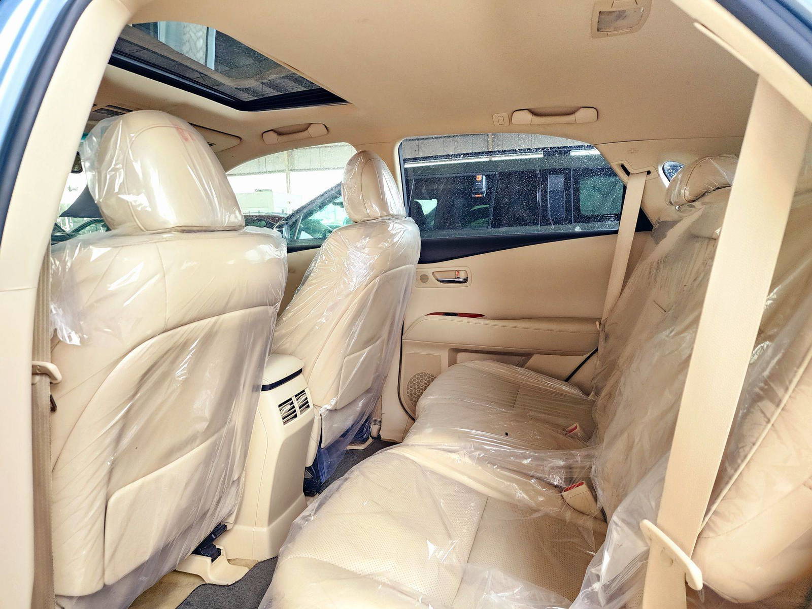 2011 LEXUS RX 450H — 282550 Miles — Lot 2404493 — Souq - Marhaba Auctions Used Cars - Image 6