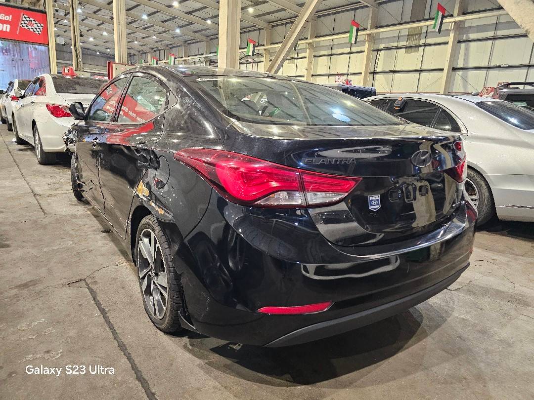 HYUNDAI ELANTRA