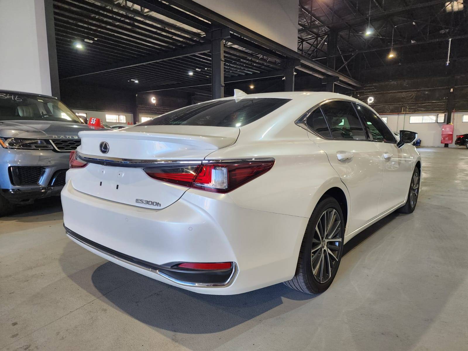 2023 LEXUS ES 300H — 24567 KM — Lot 72944753 — Main - Marhaba Auctions Used Cars - Image 7