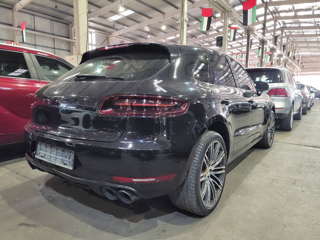 2017 PORSCHE MACAN — 120866 KM — Lot LB81527 — Main - Marhaba Auctions Used Cars - Image 4
