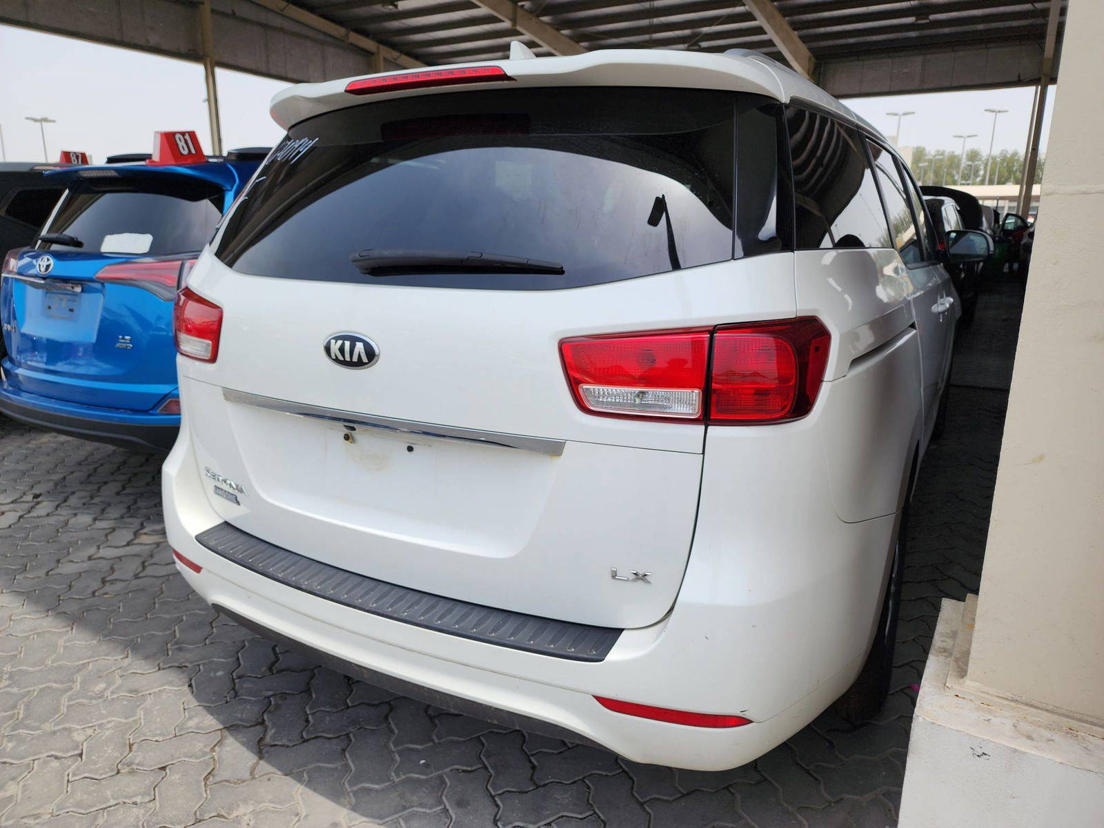 2015 KIA SEDONA — 181613 Miles — Lot 38901634 — Souq - Marhaba Auctions Used Cars - Image 3