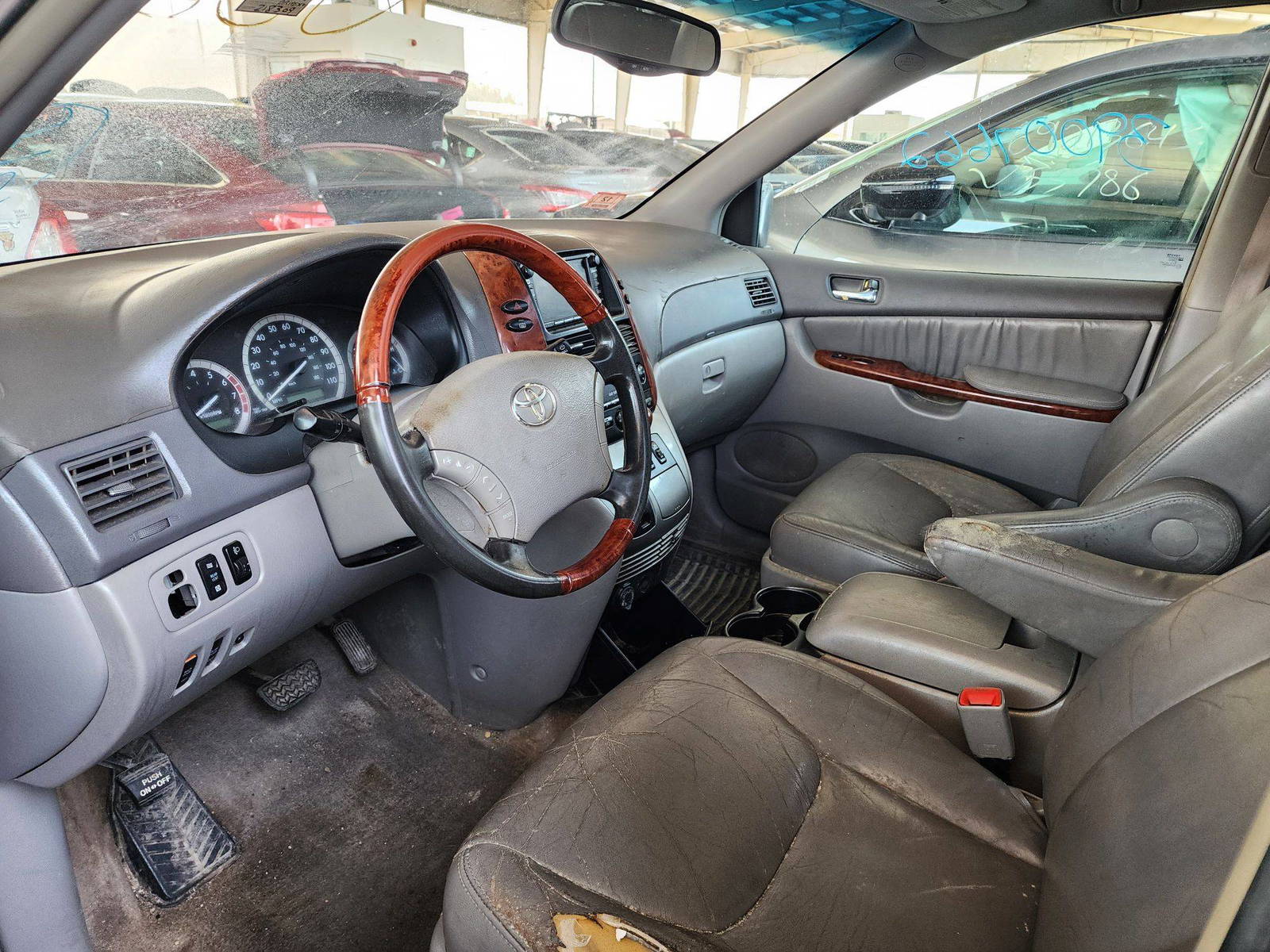 2005 TOYOTA SIENNA — 218309 Miles — Lot 39007662 — Main - Marhaba Auctions Used Cars - Image 9