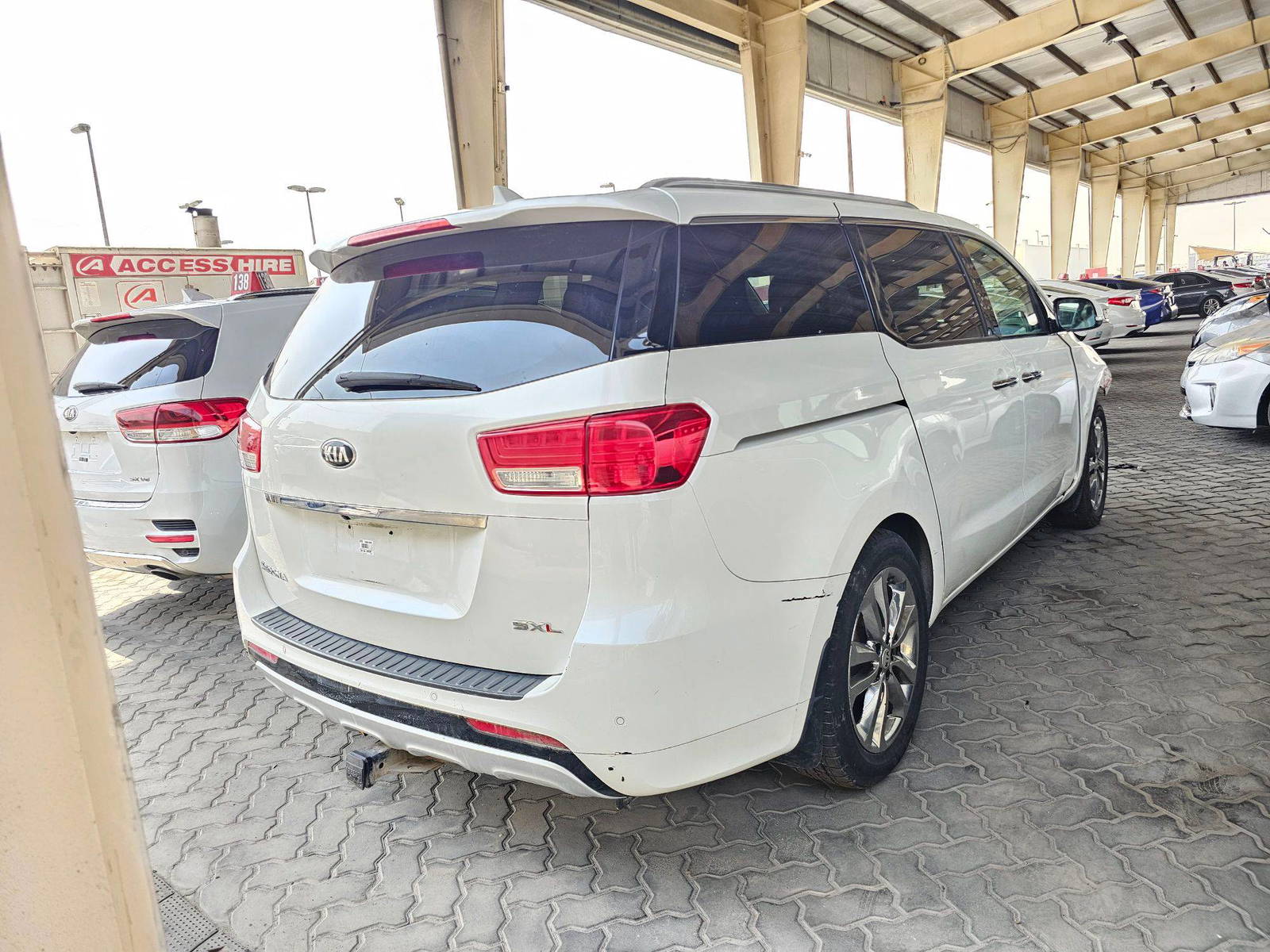 2016 KIA SEDONA — 242601 KM — Lot 12339571 — Souq - Marhaba Auctions Used Cars - Image 3