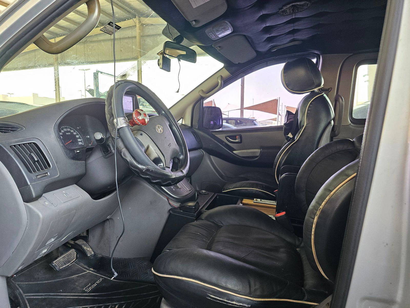 2010 HYUNDAI GRAND STAREX — 262273 KM — Lot 202783 — Souq - Marhaba Auctions Used Cars - Image 8