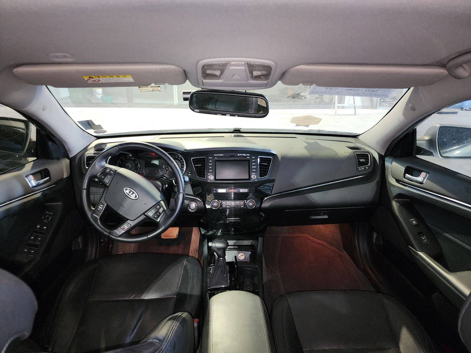 2011 KIA K7 — 228678 KM — Lot 215487 — Souq - Marhaba Auctions Used Cars - Image 9