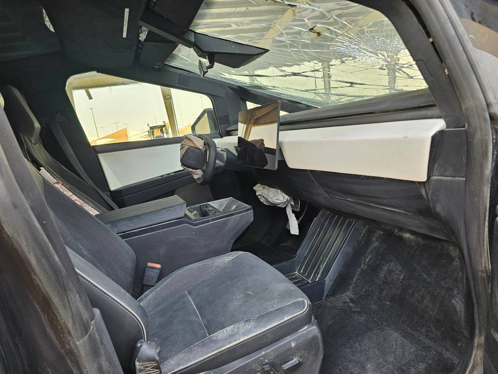 2024 TESLA CYBERTRUCK — 2869 Miles — Lot A013484 — Souq - Marhaba Auctions Used Cars - Image 13