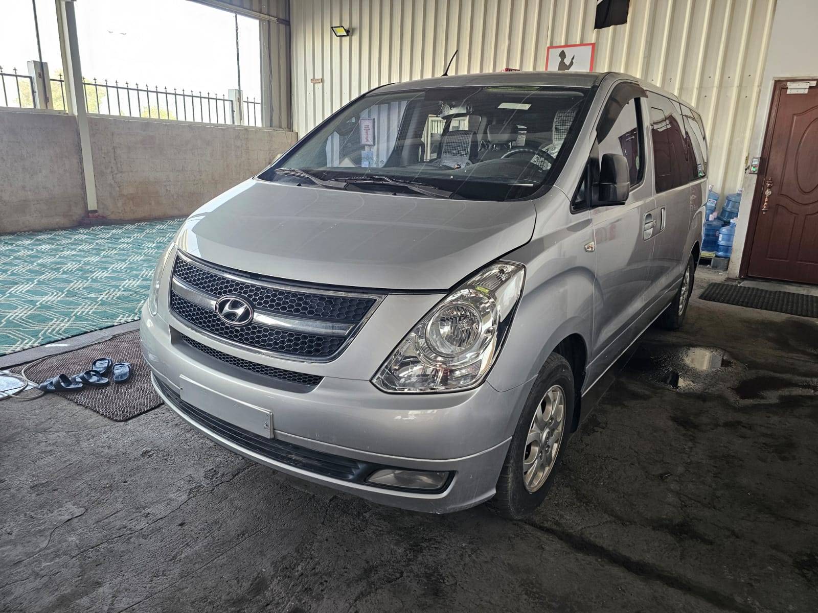 HYUNDAI GRAND STAREX 2010 view 2