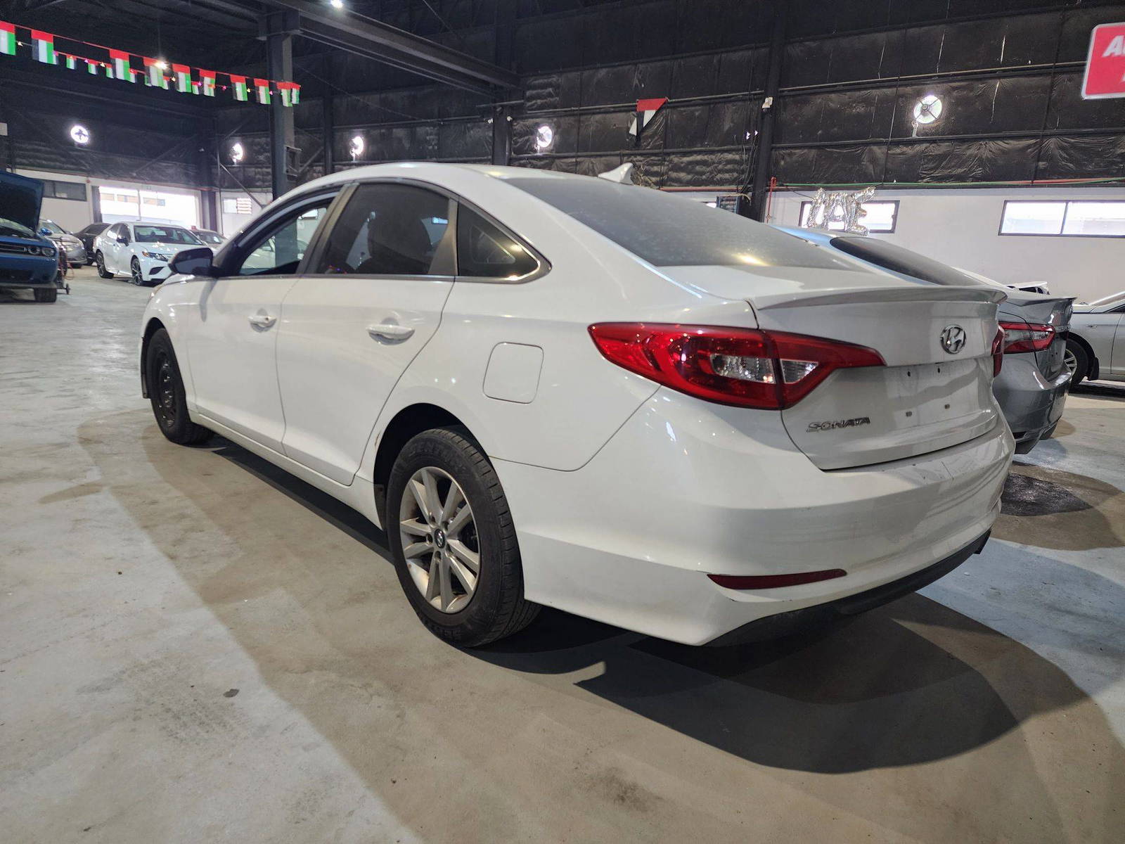 2017 HYUNDAI SONATA — 165047 Miles — Lot F8HH441478 — Al Quoz - Marhaba Auctions Used Cars - Image 5