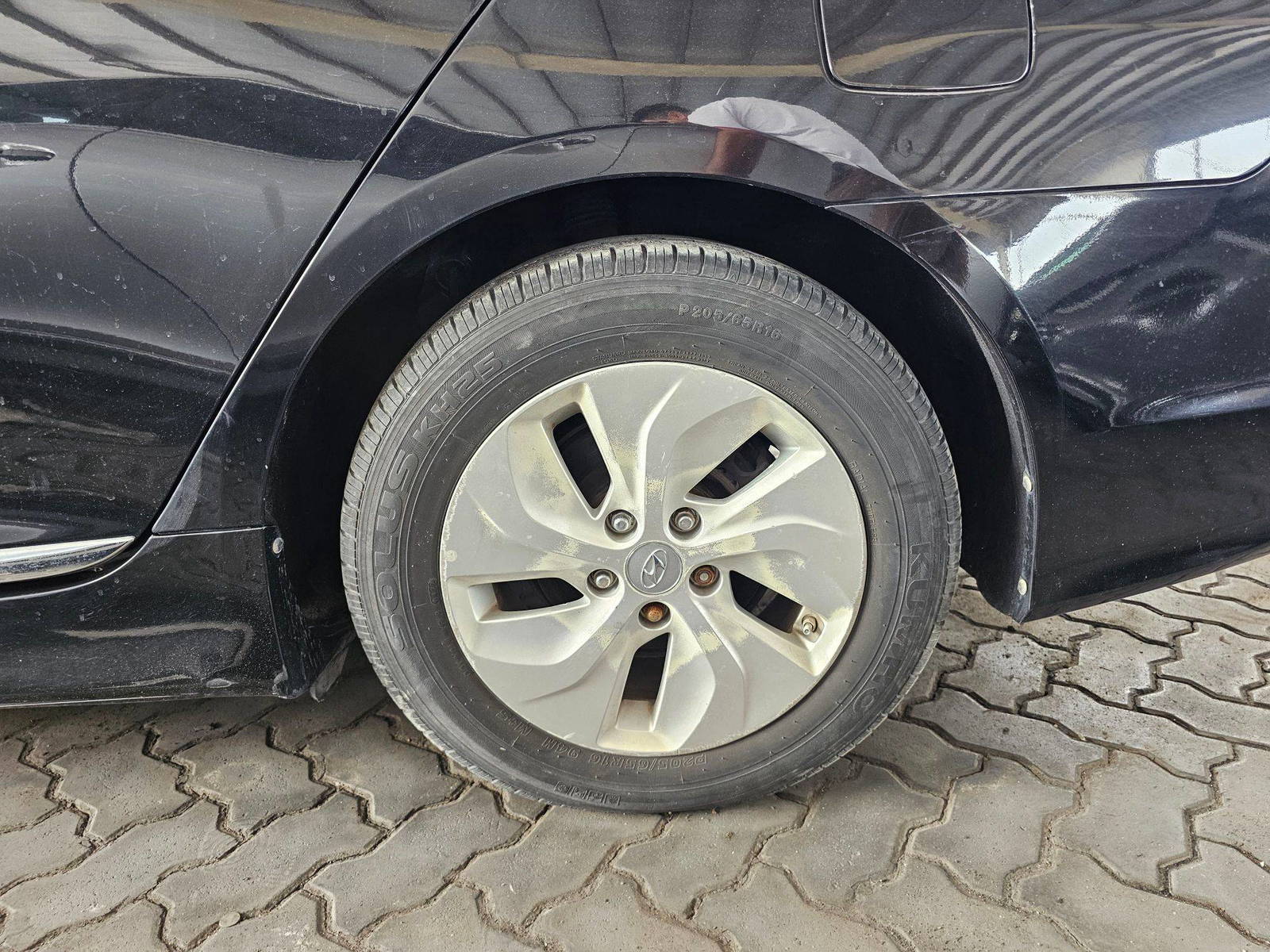 2012 HYUNDAI SONATA — 212263 Miles — Lot A056663 — Souq - Marhaba Auctions Used Cars - Image 10