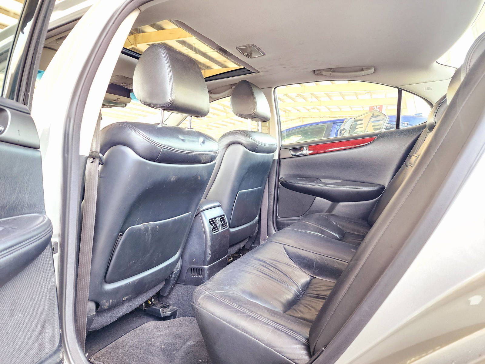 2002 LEXUS ES 300 — 206815 KM — Lot 036942 — Souq - Marhaba Auctions Used Cars - Image 6