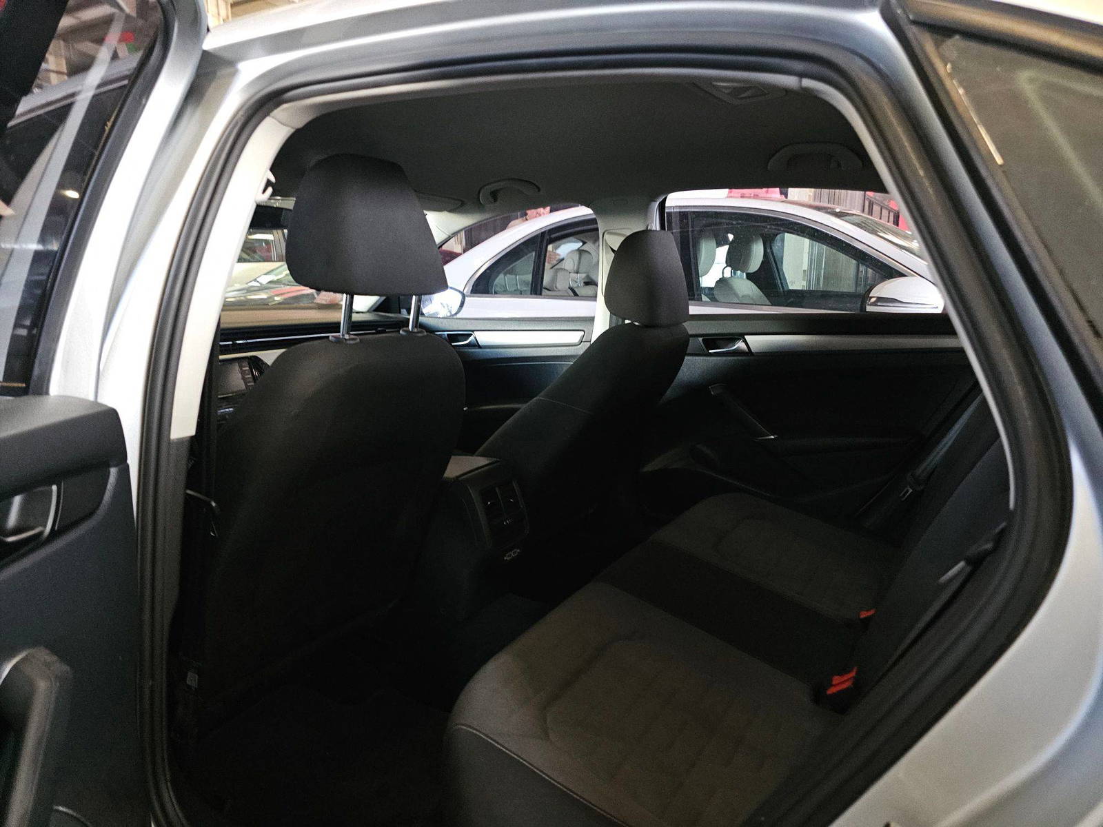 VOLKSWAGEN PASSAT 2021 - Marhaba Auction Used Cars - Image 7