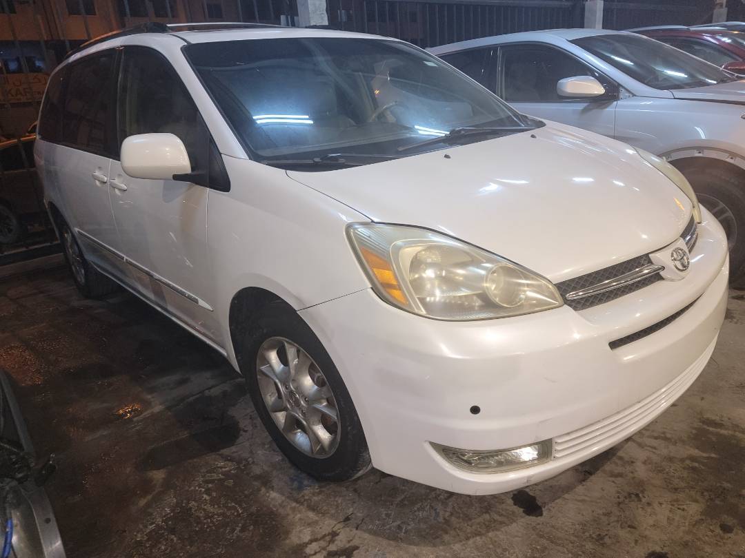 2004 TOYOTA SIENNA — 234146 Miles — Lot 77584693 - Marhaba Auctions Used Cars - Image 3