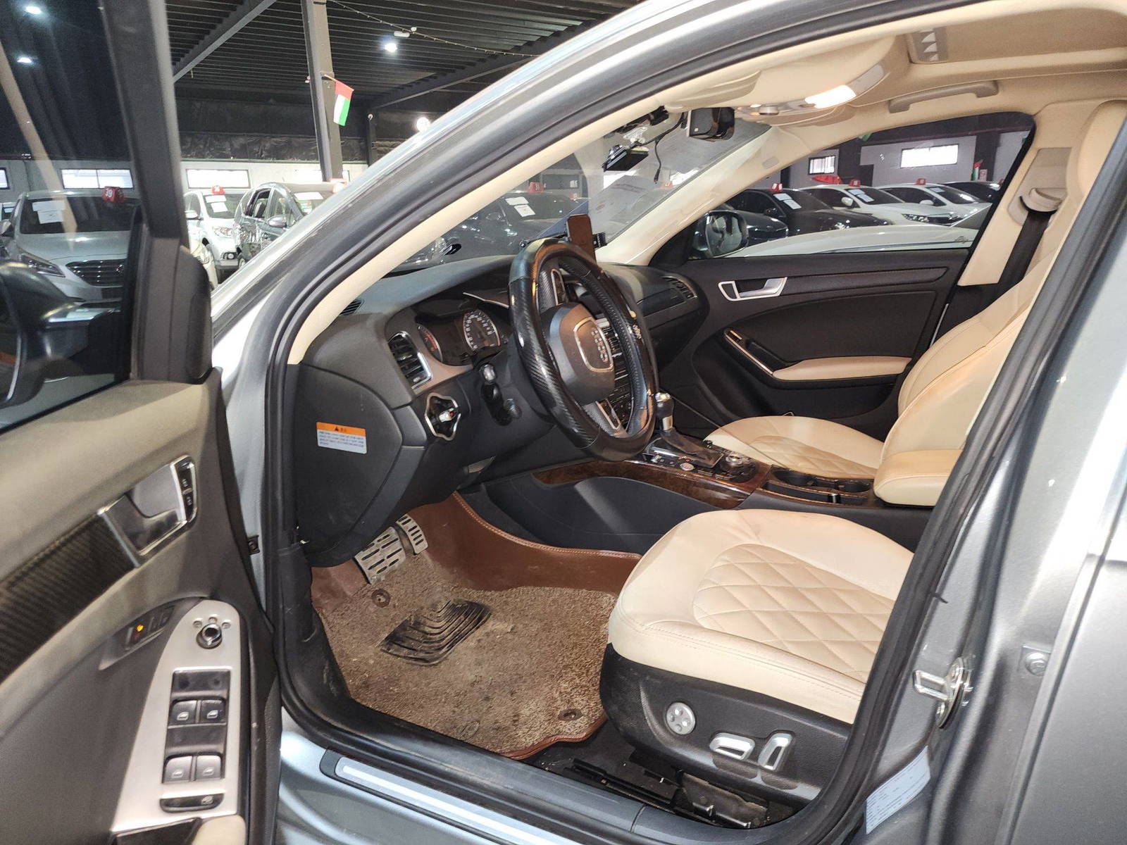 2011 AUDI A4 — 262603 KM — Lot 052448 — Al Quoz - Marhaba Auctions Used Cars - Image 10
